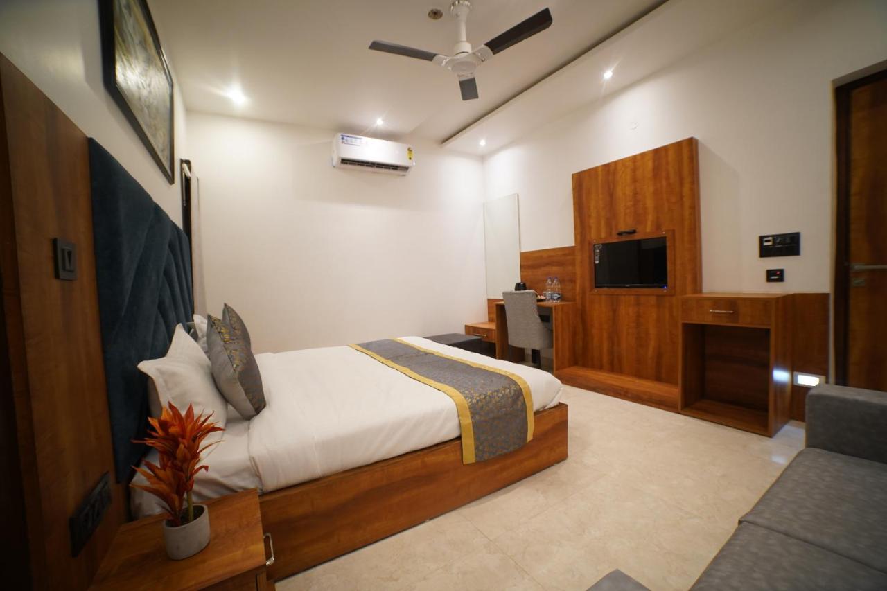 Hotel Elite - 5 Mins From Golden Temple Amritsar Bagian luar foto